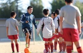 サッカーコーチボランティアで指導力を磨く。